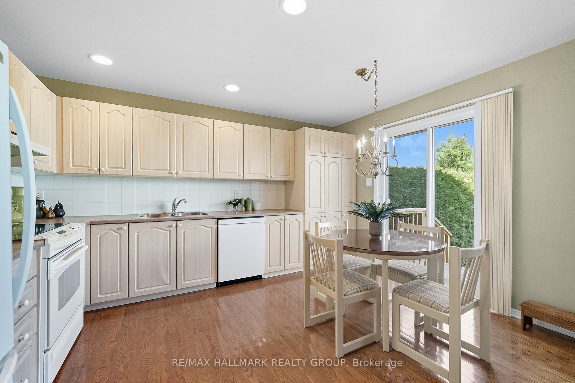 Photo 14 of 2357 Raintree Drive, Ottawa, Chapel Hill South - Orleans Village — HOMEH