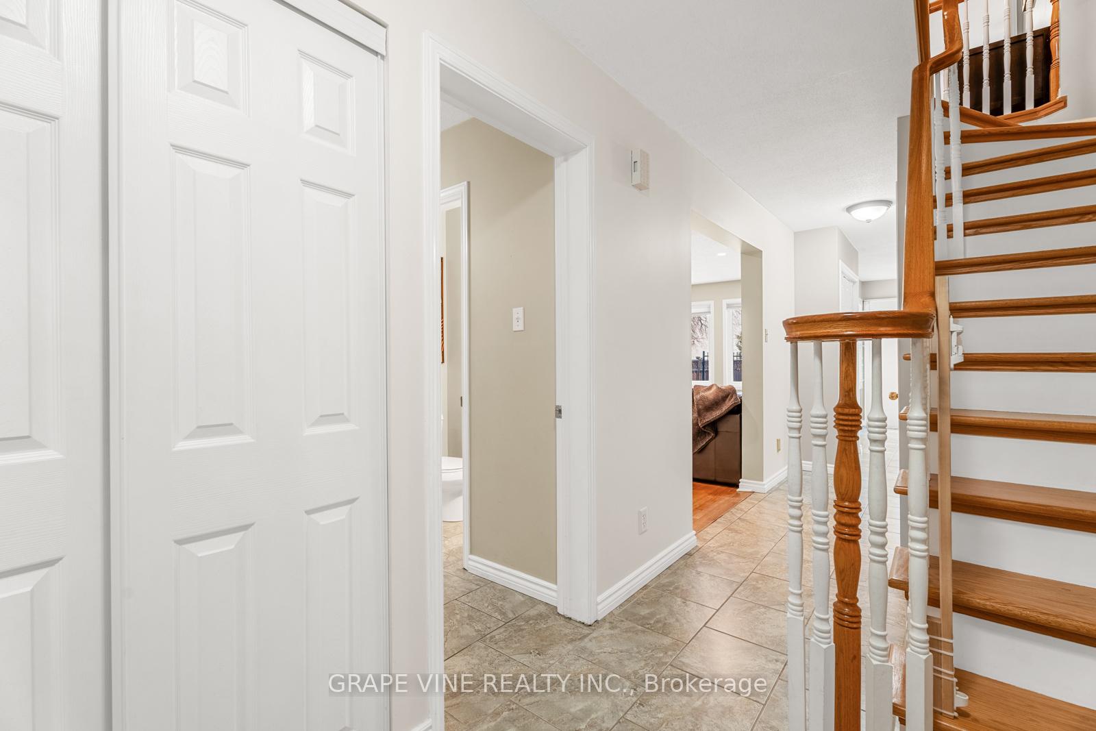Photo 3 of 1651 Westport Crescent, Ottawa, Chateauneuf — HOMEH