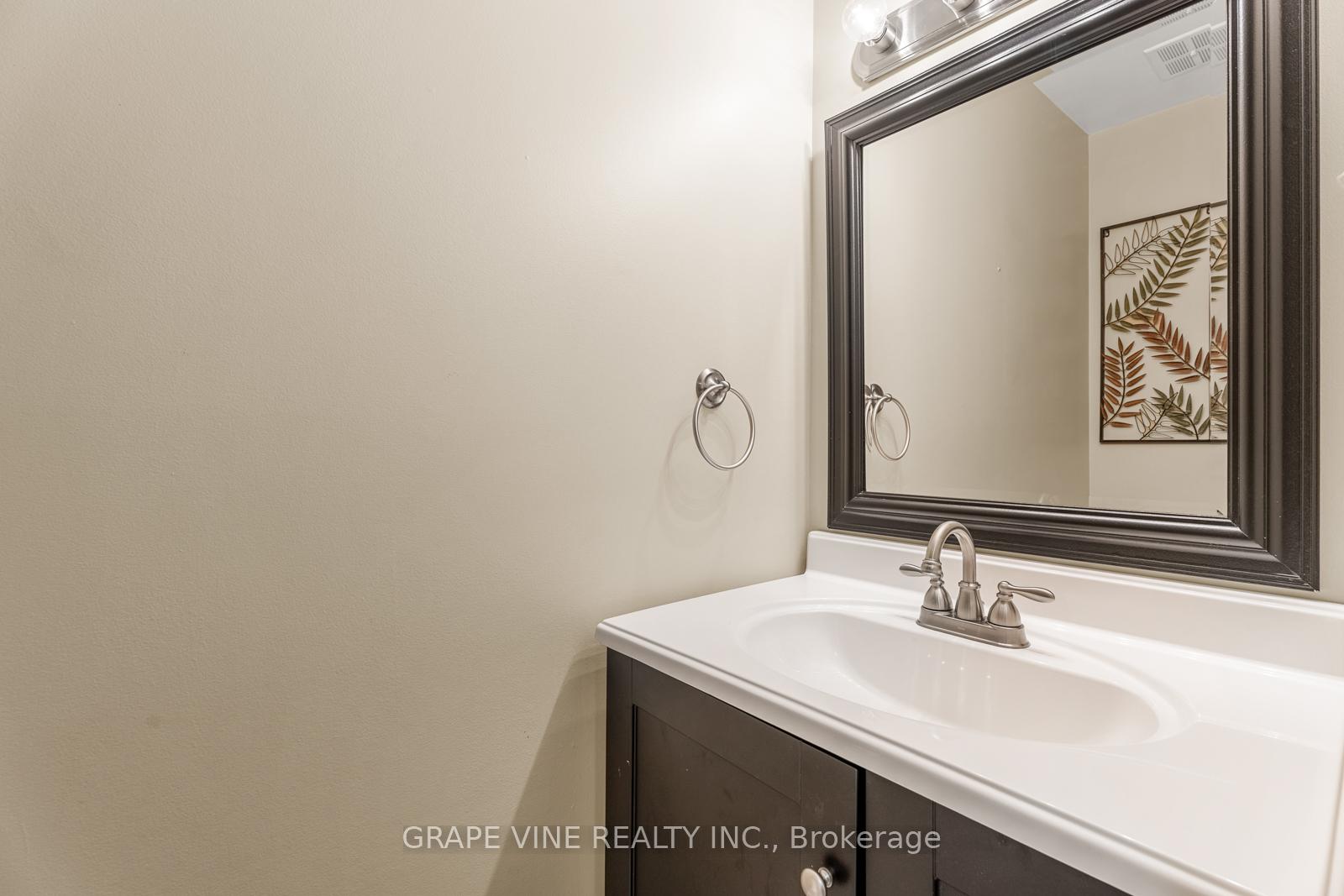 Photo 5 of 1651 Westport Crescent, Ottawa, Chateauneuf — HOMEH