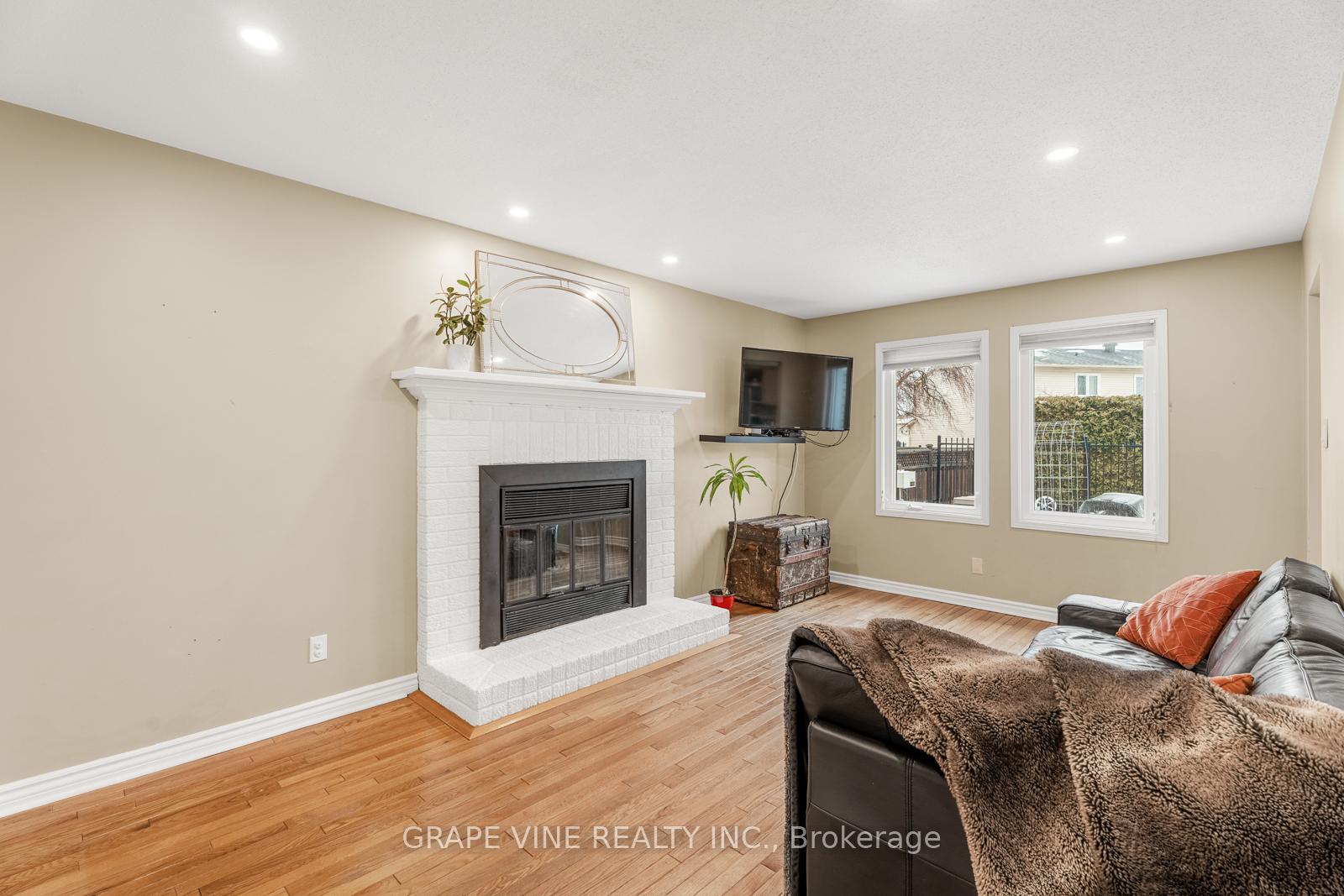 Photo 6 of 1651 Westport Crescent, Ottawa, Chateauneuf — HOMEH