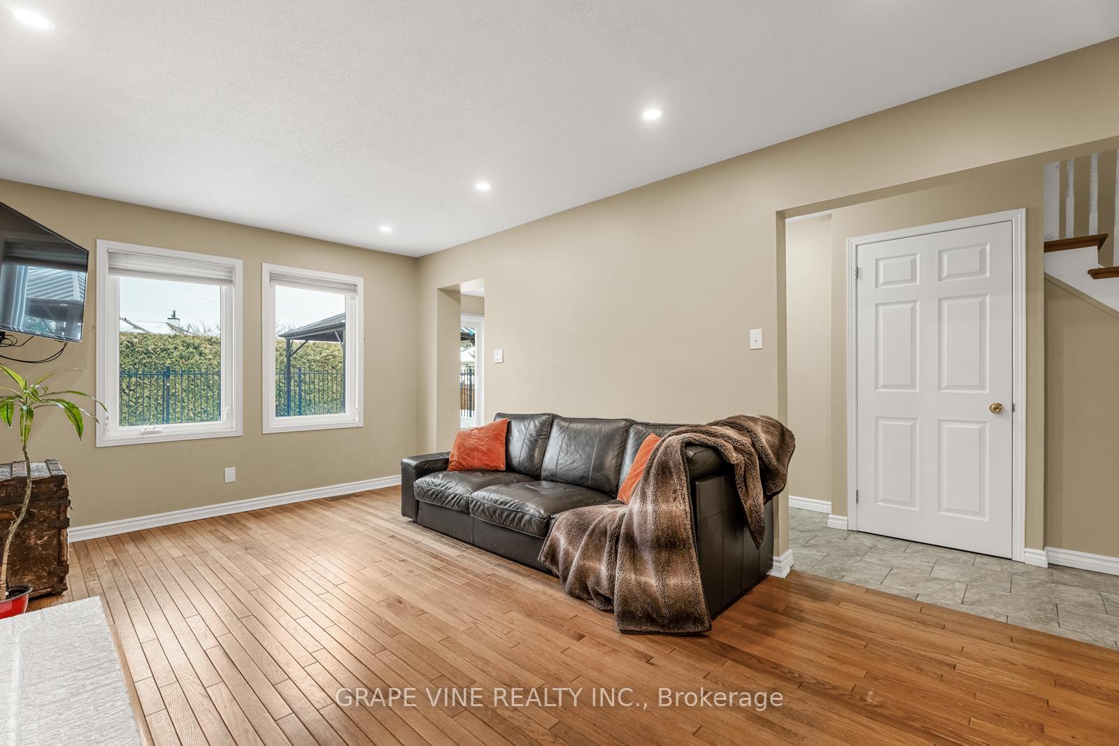 Photo 7 of 1651 Westport Crescent, Ottawa, Chateauneuf — HOMEH