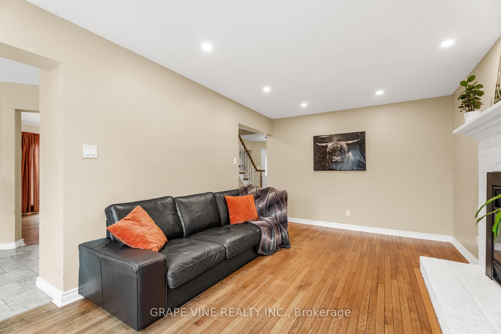 Photo 8 of 1651 Westport Crescent, Ottawa, Chateauneuf — HOMEH