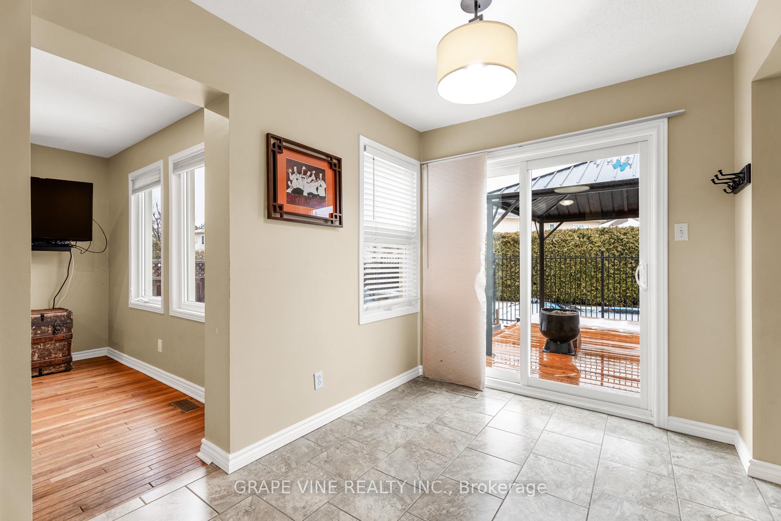 Photo 9 of 1651 Westport Crescent, Ottawa, Chateauneuf — HOMEH