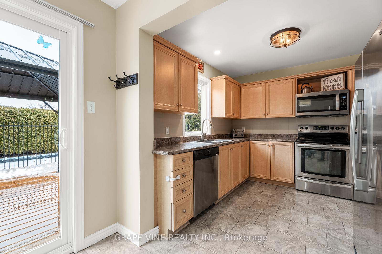 Photo 10 of 1651 Westport Crescent, Ottawa, Chateauneuf — HOMEH