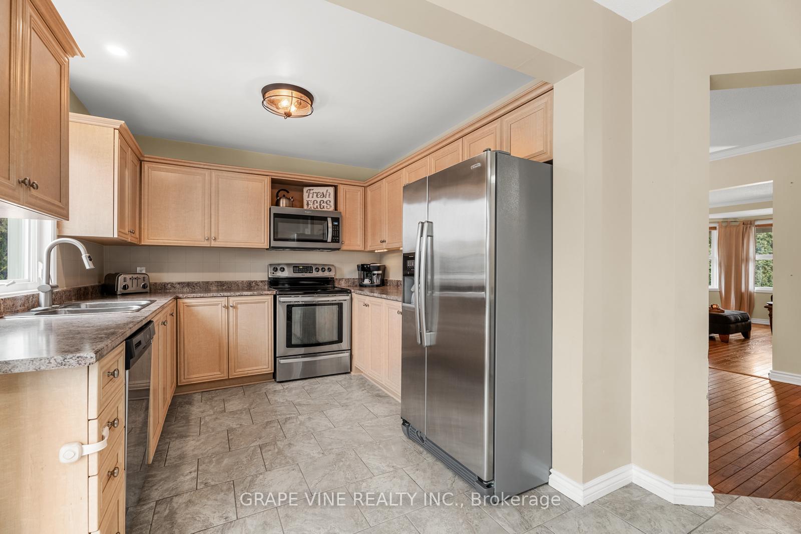 Photo 11 of 1651 Westport Crescent, Ottawa, Chateauneuf — HOMEH