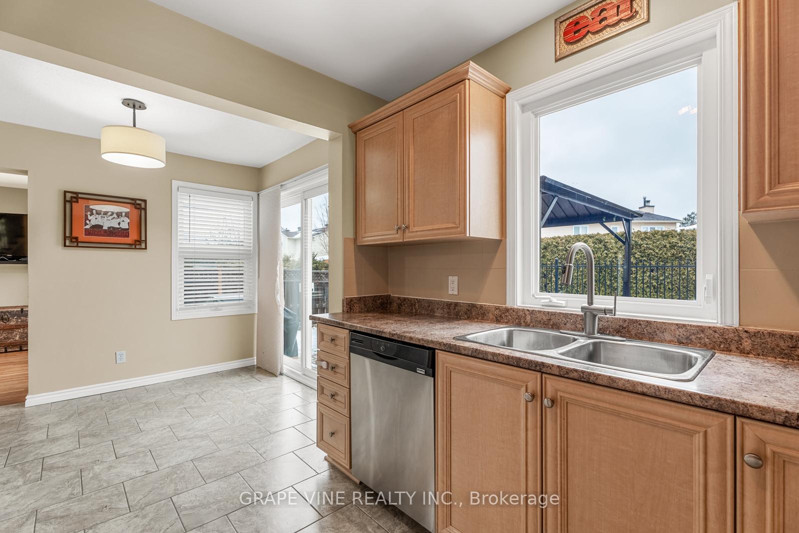 Photo 12 of 1651 Westport Crescent, Ottawa, Chateauneuf — HOMEH