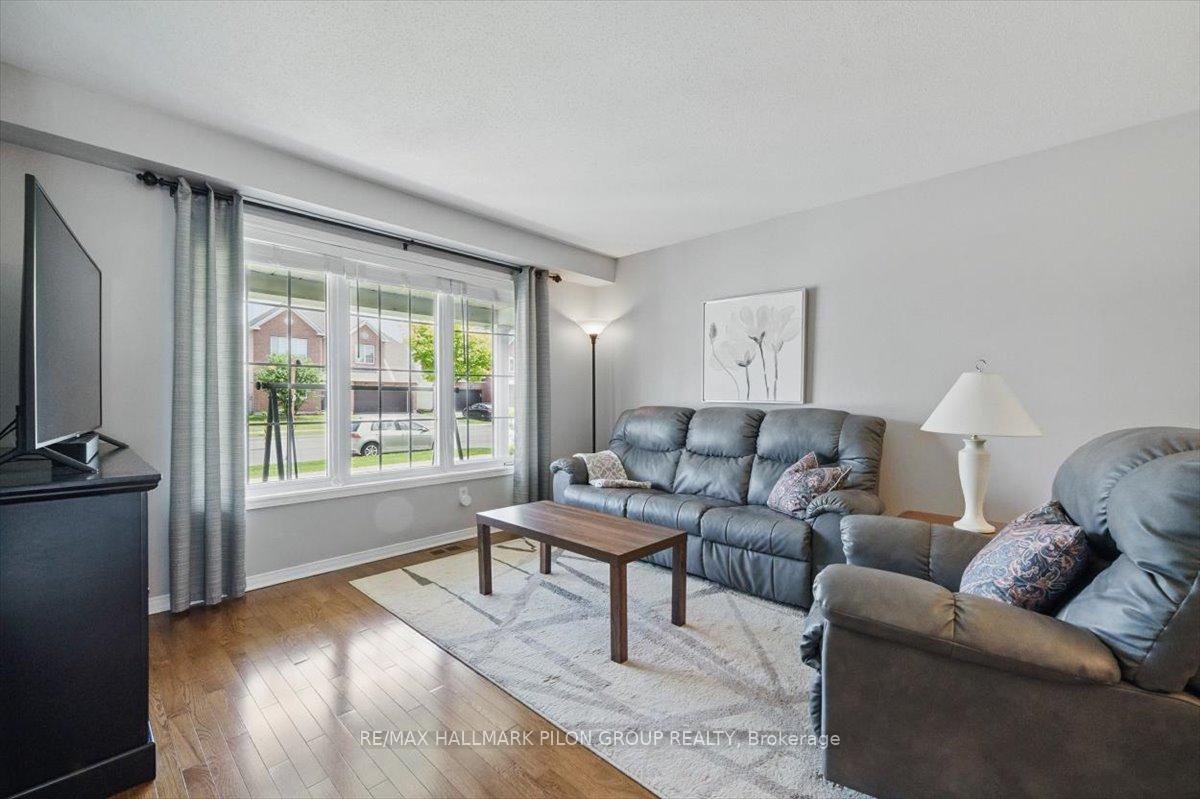 Photo 3 of 2112 Esprit Drive, Ottawa, Avalon East — HOMEH