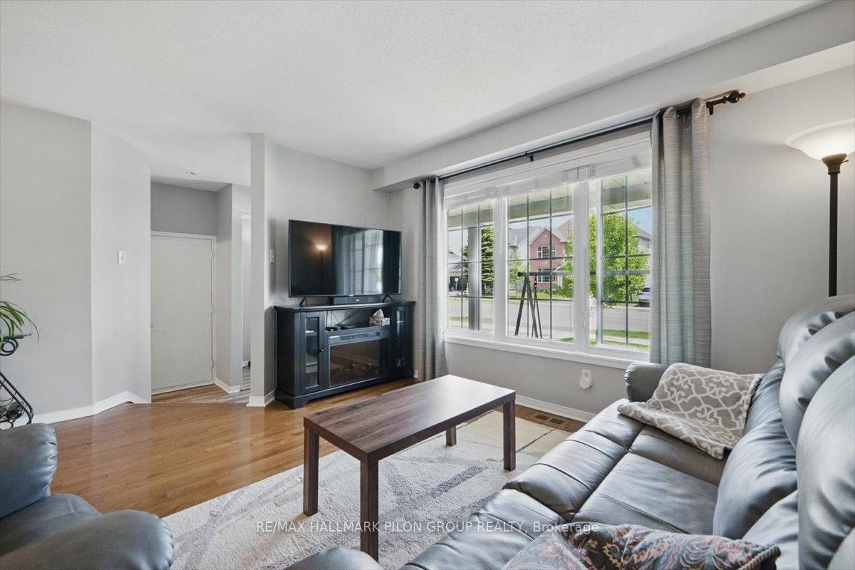 Photo 4 of 2112 Esprit Drive, Ottawa, Avalon East — HOMEH