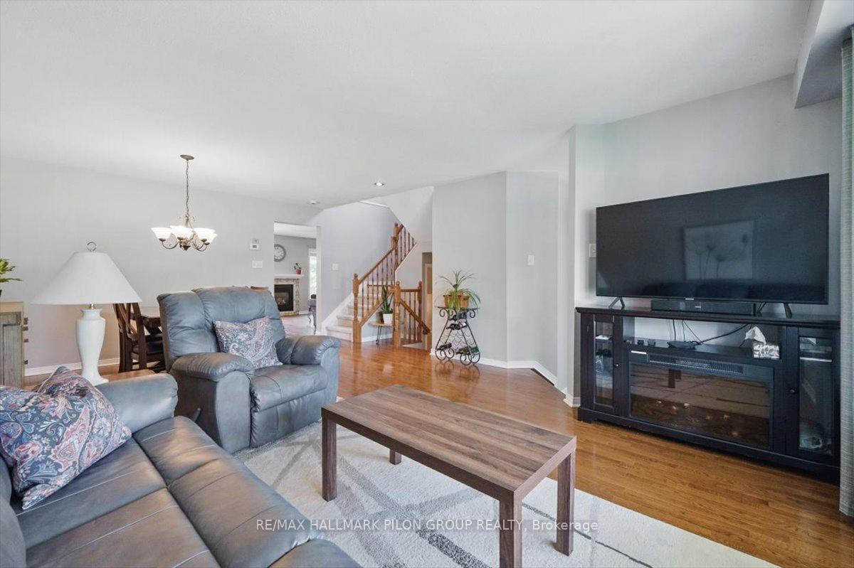 Photo 5 of 2112 Esprit Drive, Ottawa, Avalon East — HOMEH