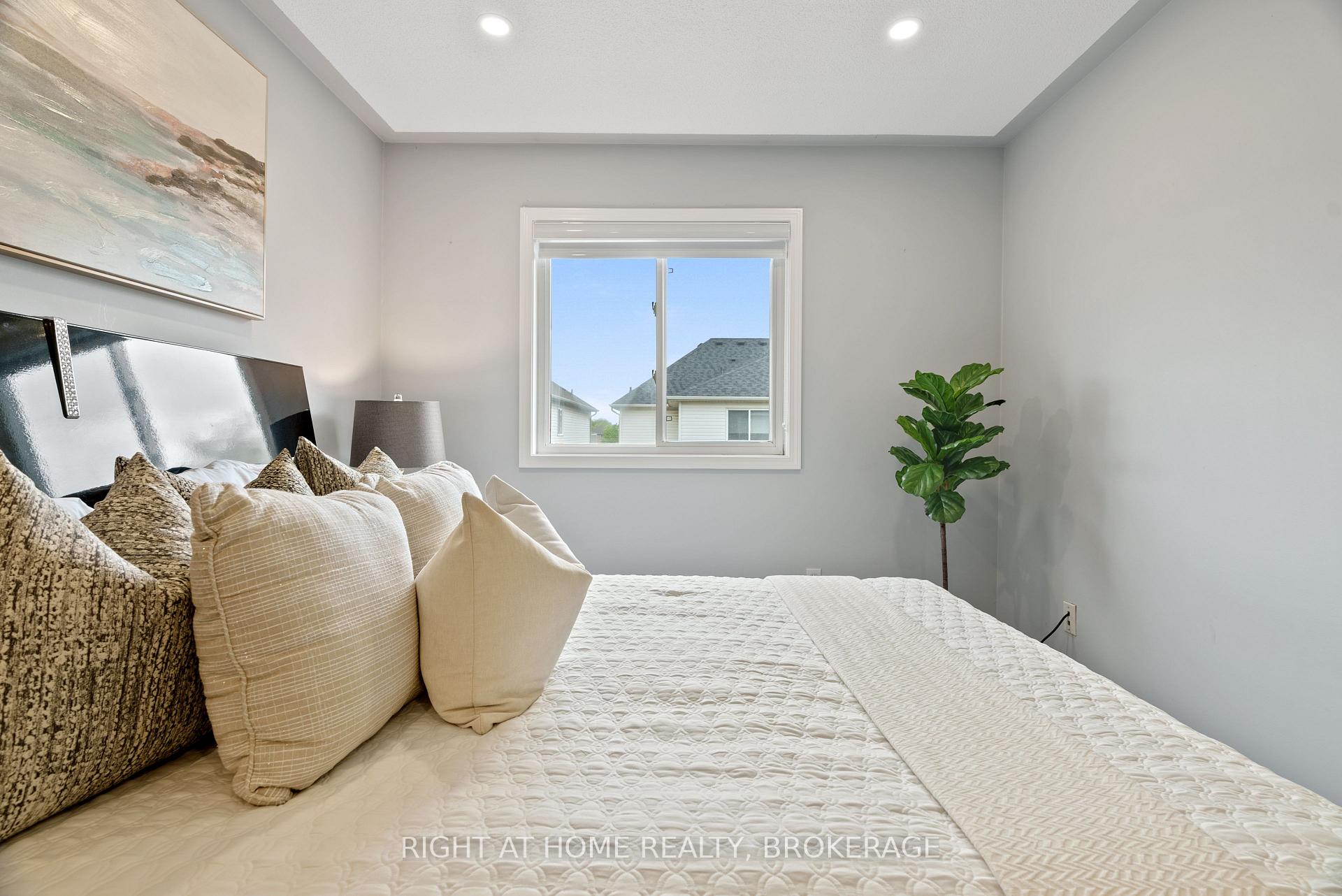 Photo 12 of 166 Hampshire Way, Milton, Dempsey — HOMEH