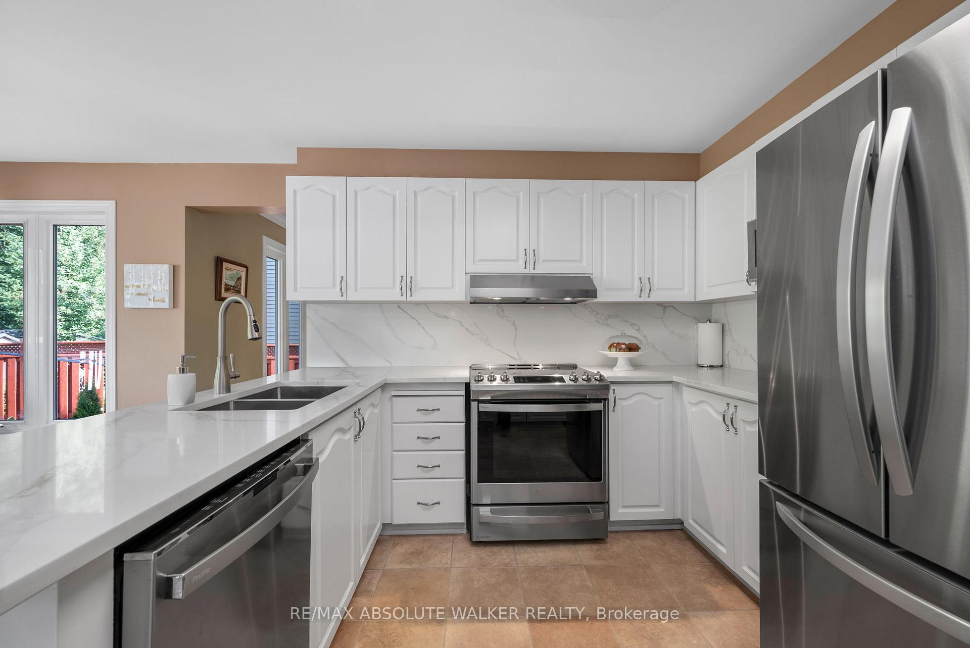 Photo 13 of 1866 Robinwood Place, Ottawa, Chapel Hill — HOMEH