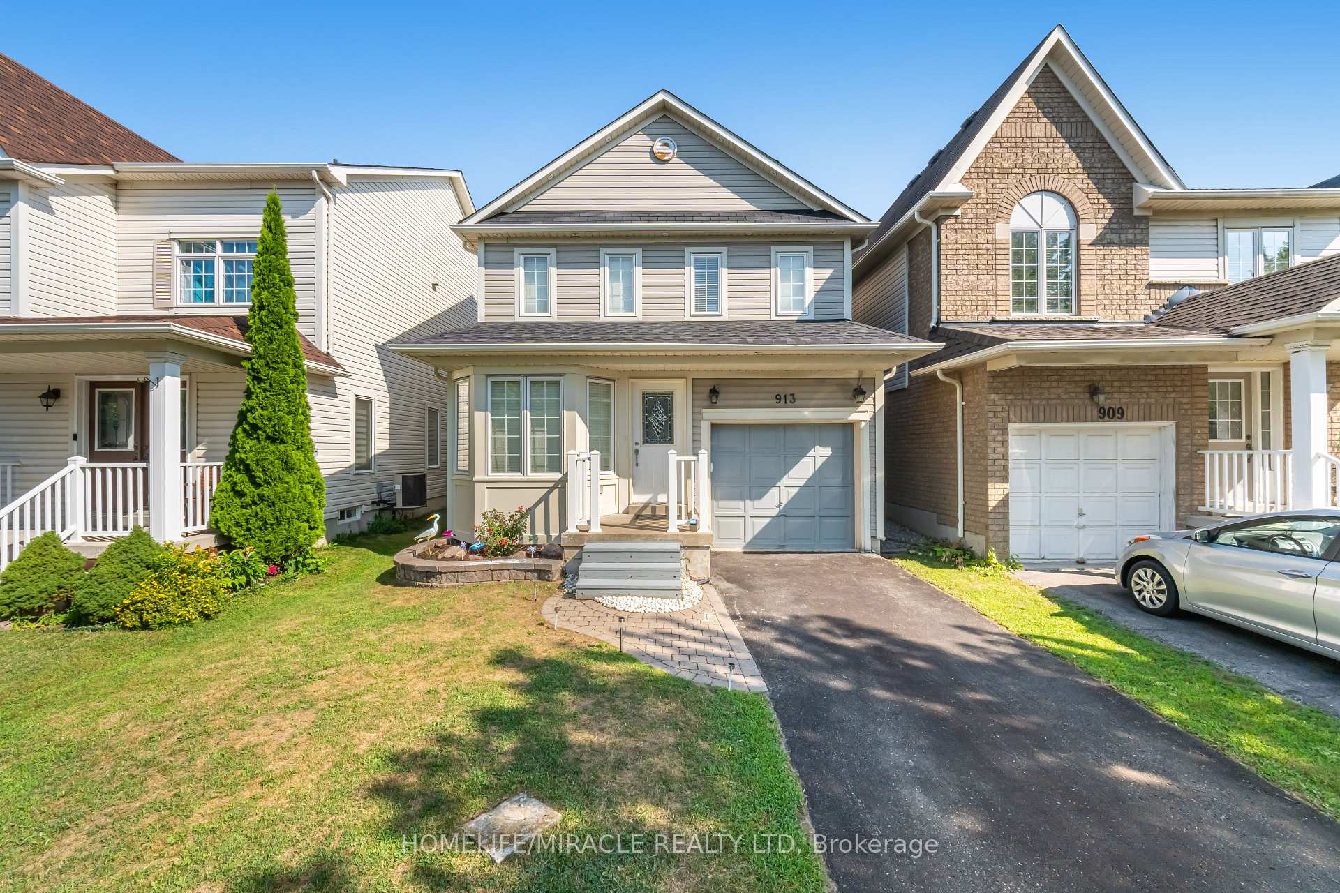 Photo 4 of 913 Taggart Crescent, Oshawa, Pinecrest — HOMEH