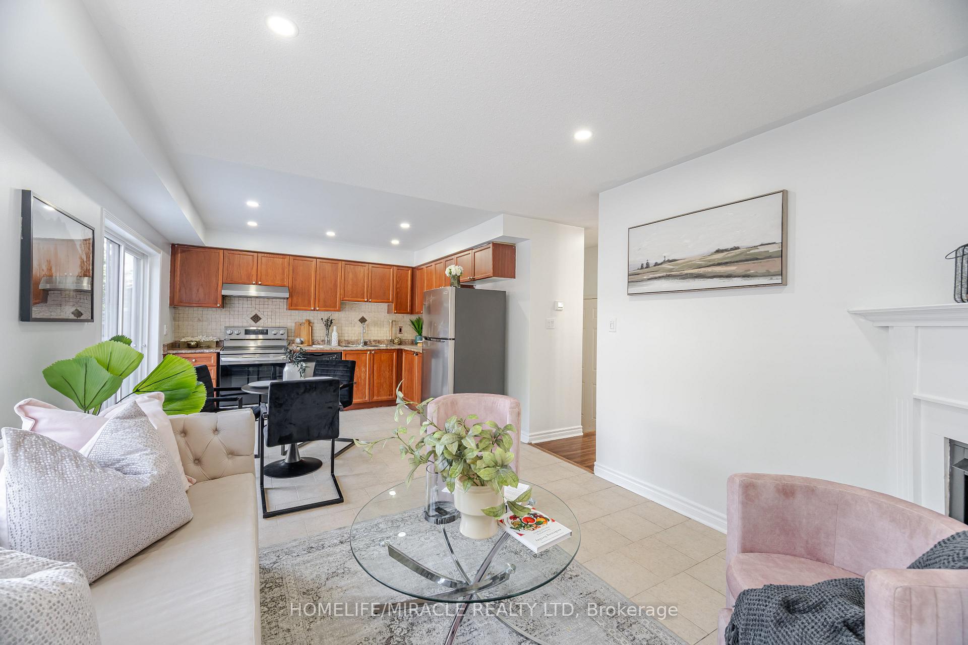 Photo 16 of 913 Taggart Crescent, Oshawa, Pinecrest — HOMEH