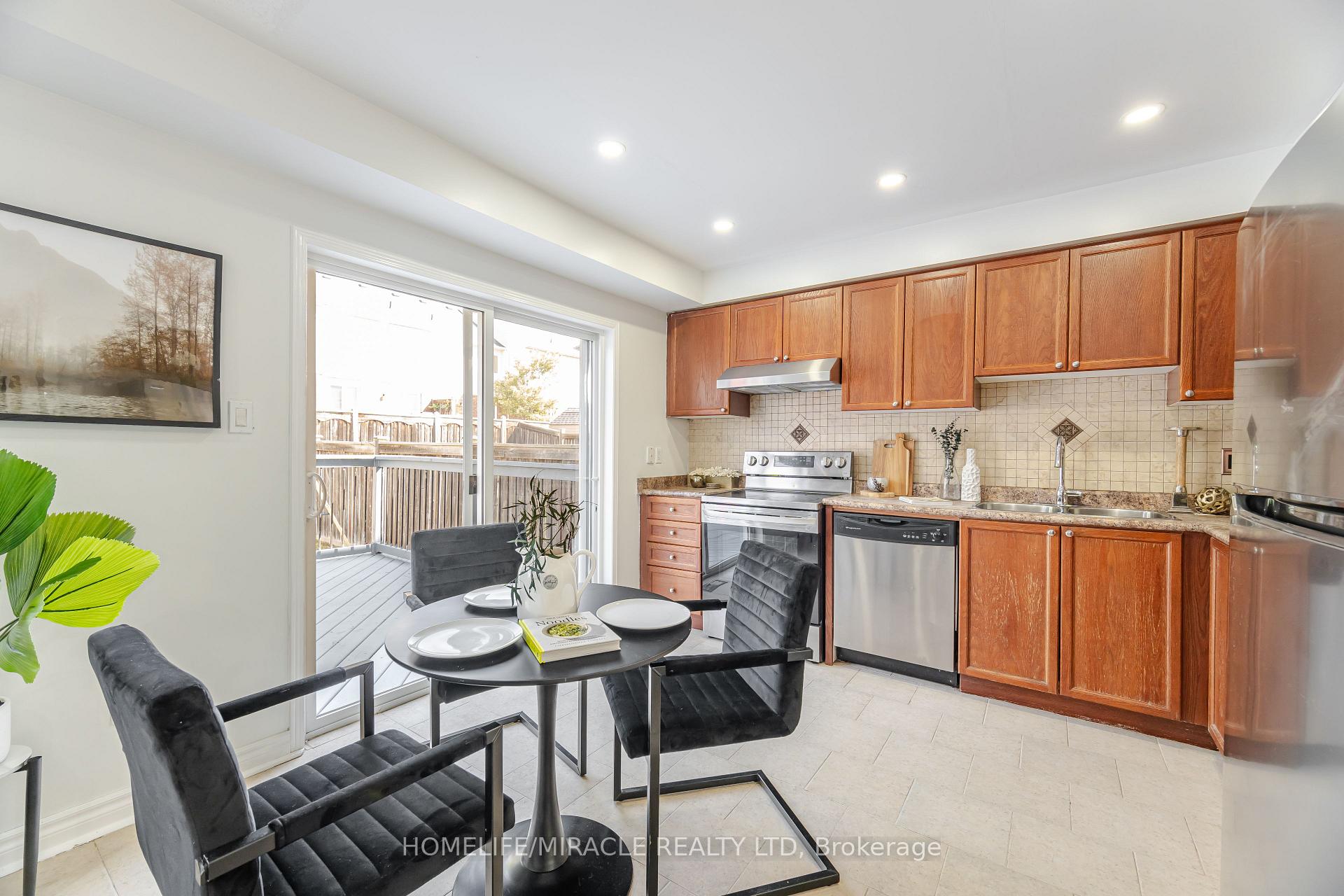 Photo 18 of 913 Taggart Crescent, Oshawa, Pinecrest — HOMEH