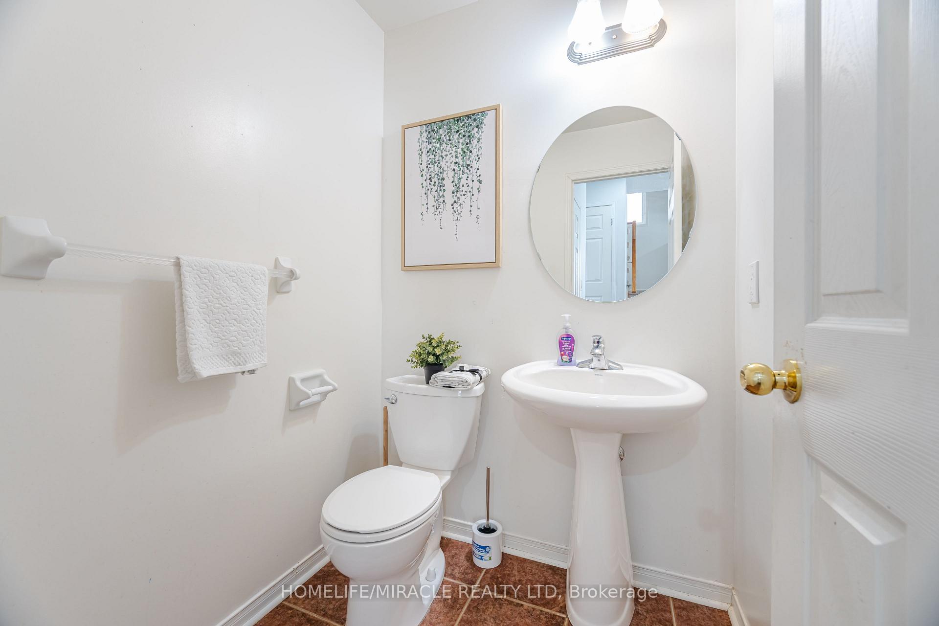 Photo 23 of 913 Taggart Crescent, Oshawa, Pinecrest — HOMEH