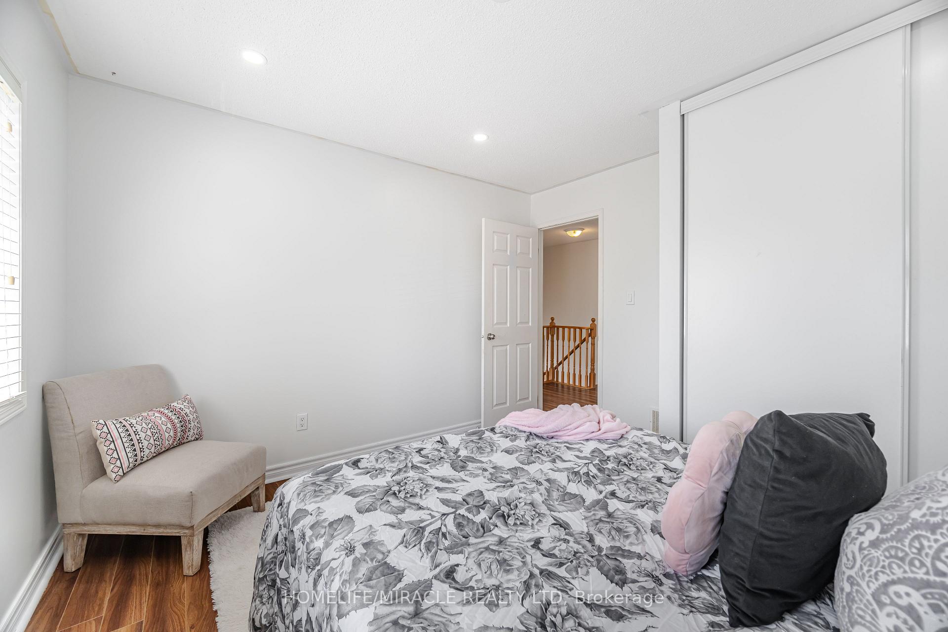 Photo 32 of 913 Taggart Crescent, Oshawa, Pinecrest — HOMEH