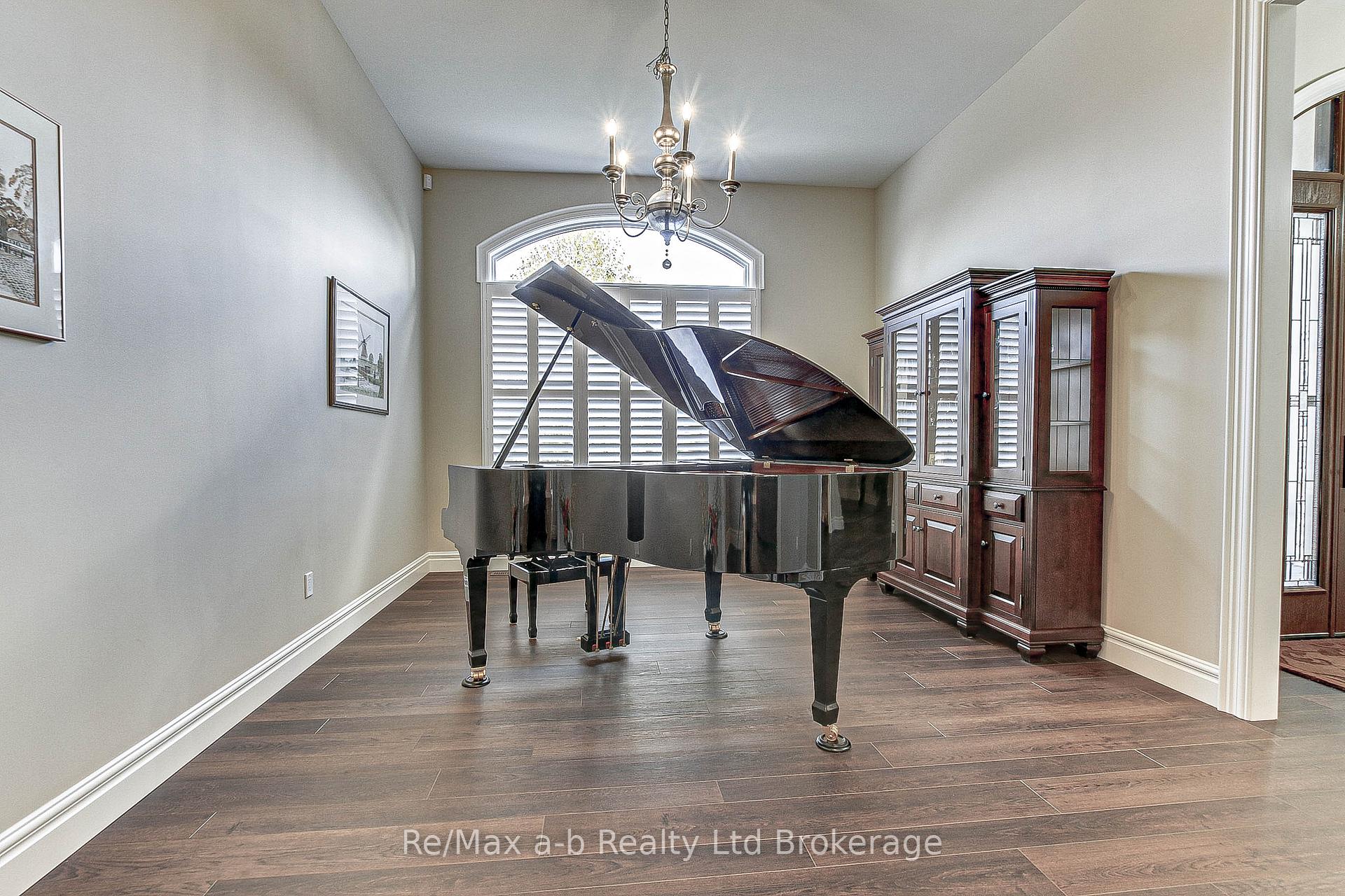 Photo 20 of 60 Otterview Drive, Norwich, Otterville — HOMEH