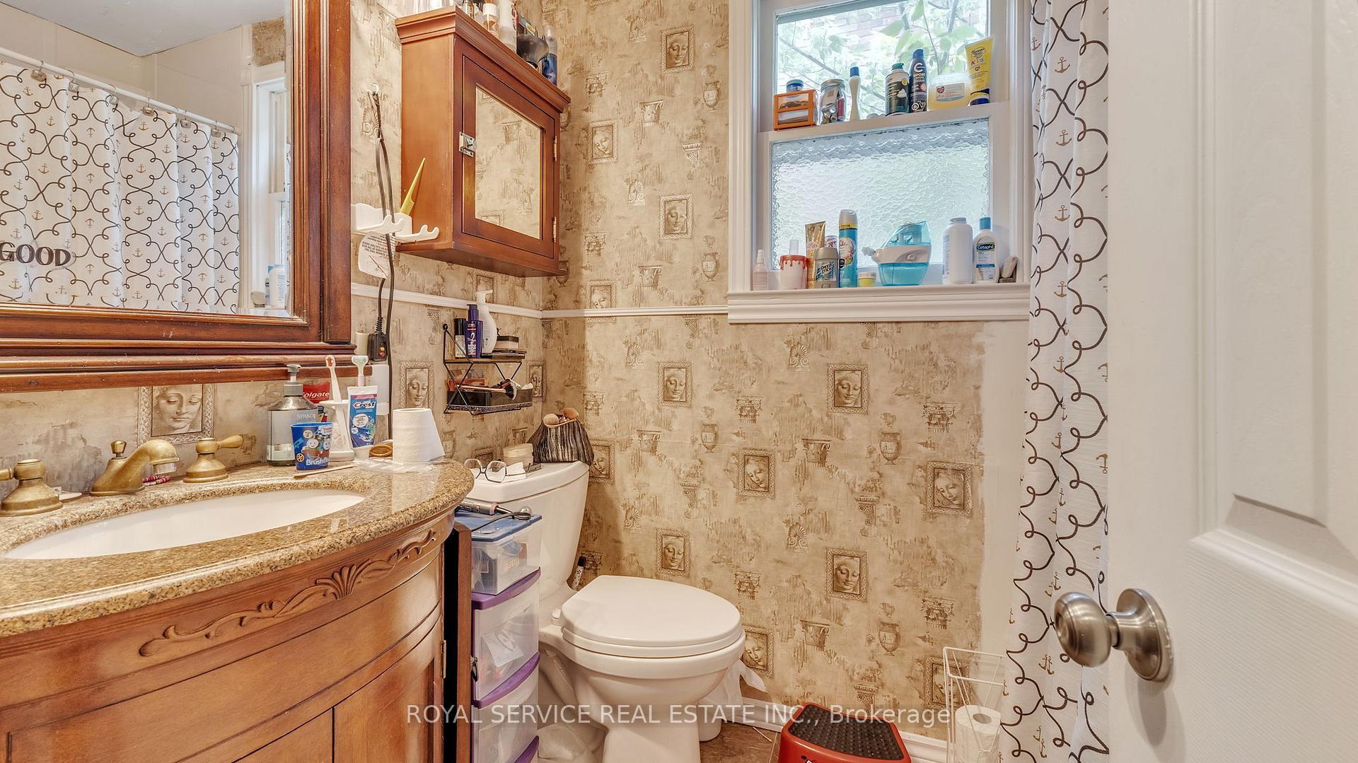 Photo 15 of 86 Park Road S, Oshawa, Vanier — HOMEH