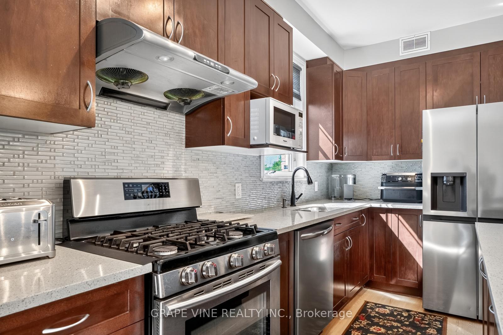 Photo 10 of 349 Grammond Circle, Ottawa, Avalon West — HOMEH