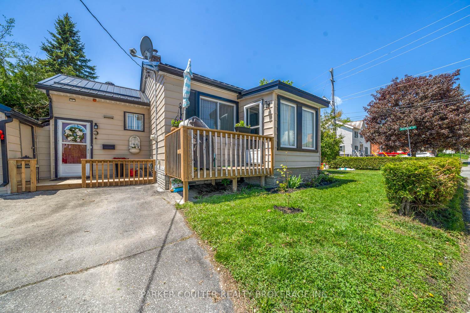 Photo 3 of 83 Andrew Street S, Orillia — HOMEH