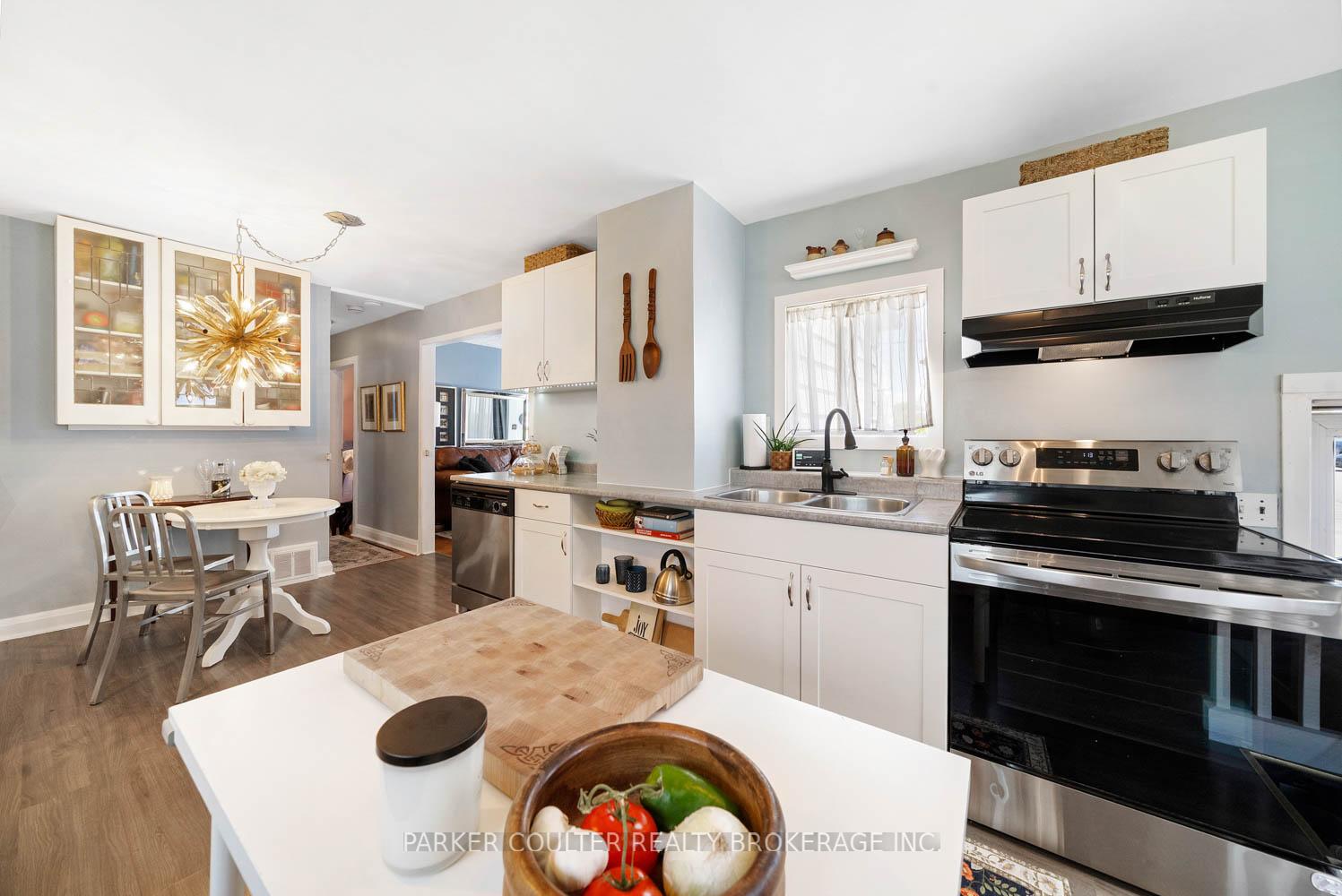 Photo 5 of 83 Andrew Street S, Orillia — HOMEH
