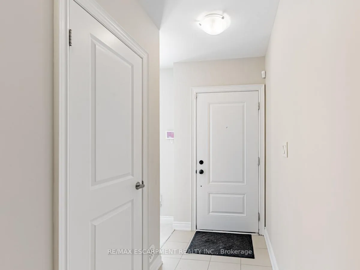 Photo 4 of 2163 Lillykin Street, Oakville, River Oaks — HOMEH