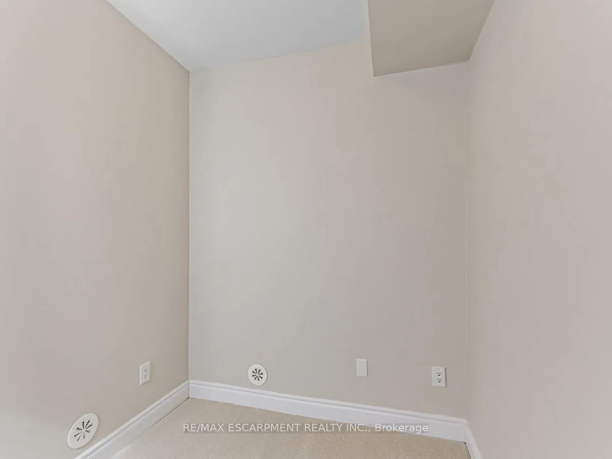 Photo 6 of 2163 Lillykin Street, Oakville, River Oaks — HOMEH
