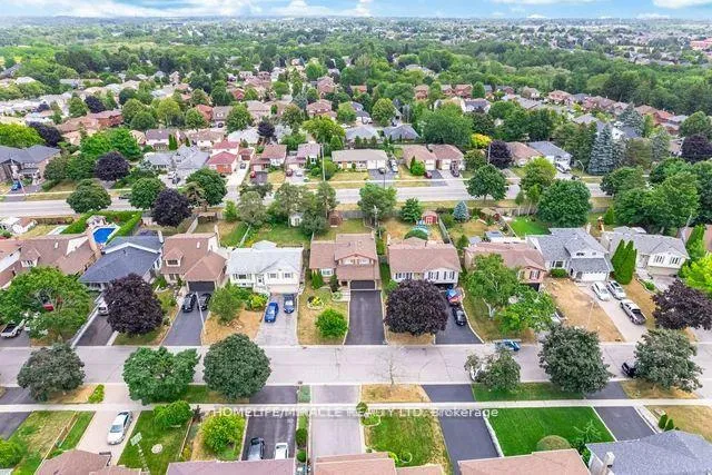 Photo 4 of 483 Labrador Drive, Oshawa, Donevan — HOMEH