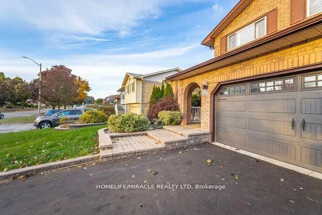 Photo 5 of 483 Labrador Drive, Oshawa, Donevan — HOMEH
