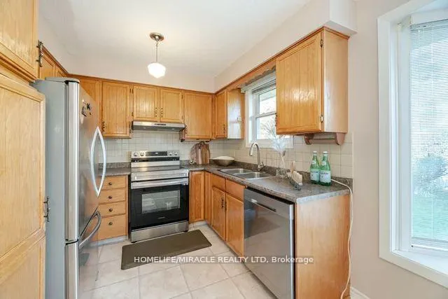 Photo 15 of 483 Labrador Drive, Oshawa, Donevan — HOMEH
