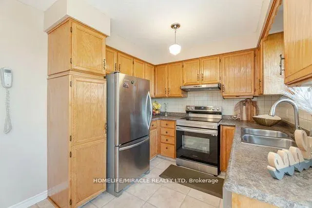 Photo 16 of 483 Labrador Drive, Oshawa, Donevan — HOMEH