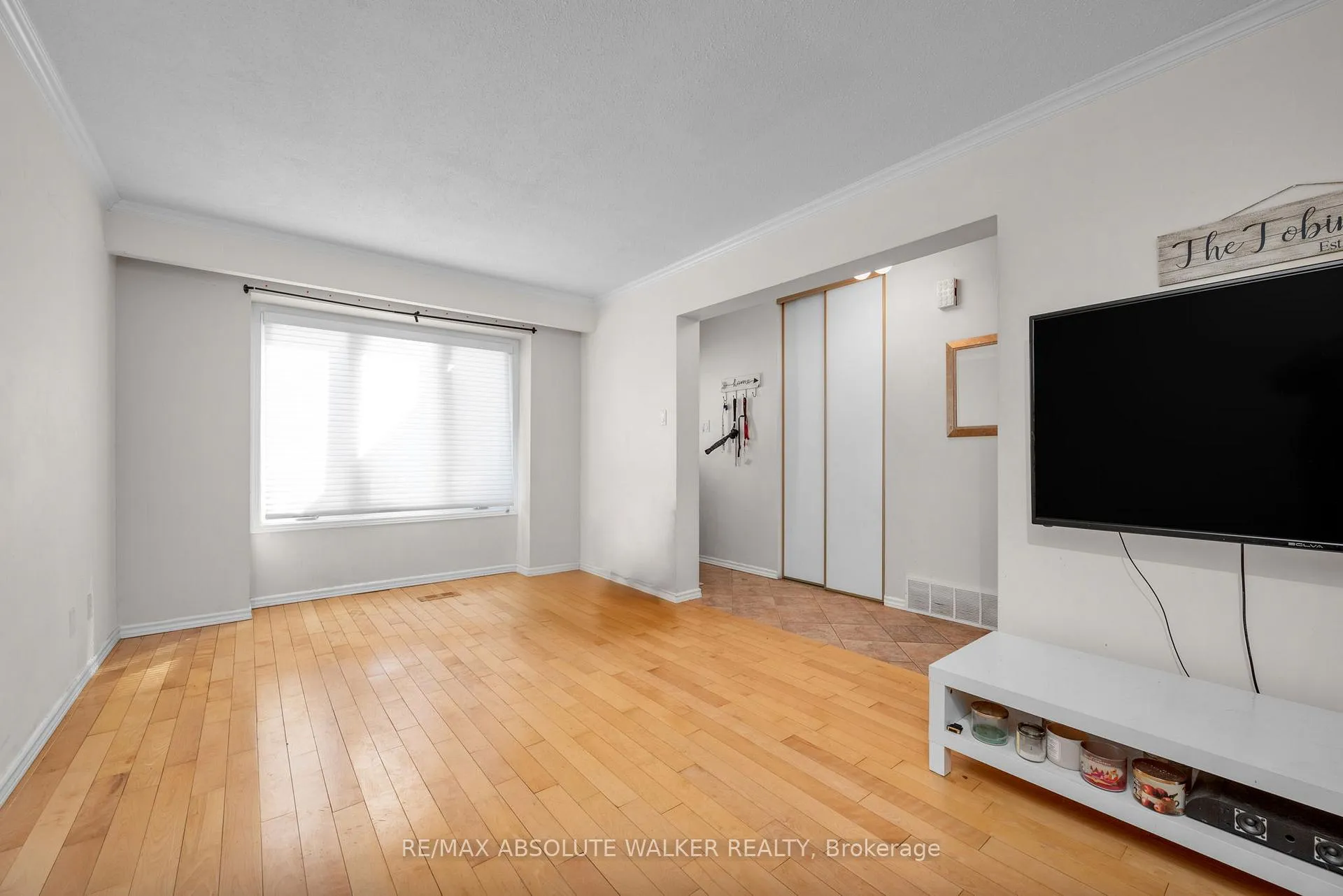 Photo 6 of 1033 Arrowhead Place, Ottawa, Convent Glen — HOMEH