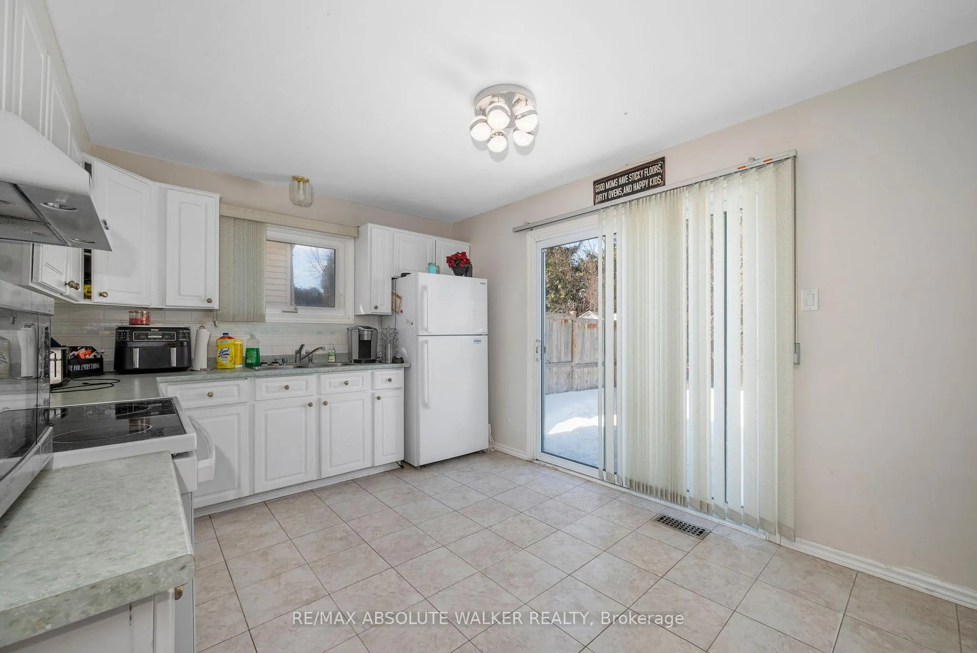 Photo 7 of 1033 Arrowhead Place, Ottawa, Convent Glen — HOMEH