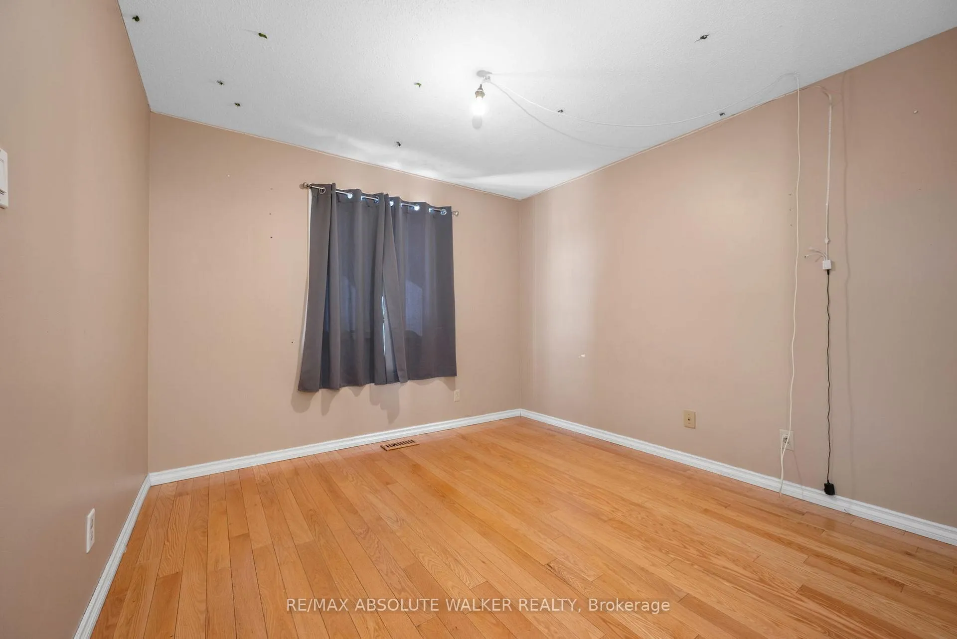 Photo 14 of 1033 Arrowhead Place, Ottawa, Convent Glen — HOMEH