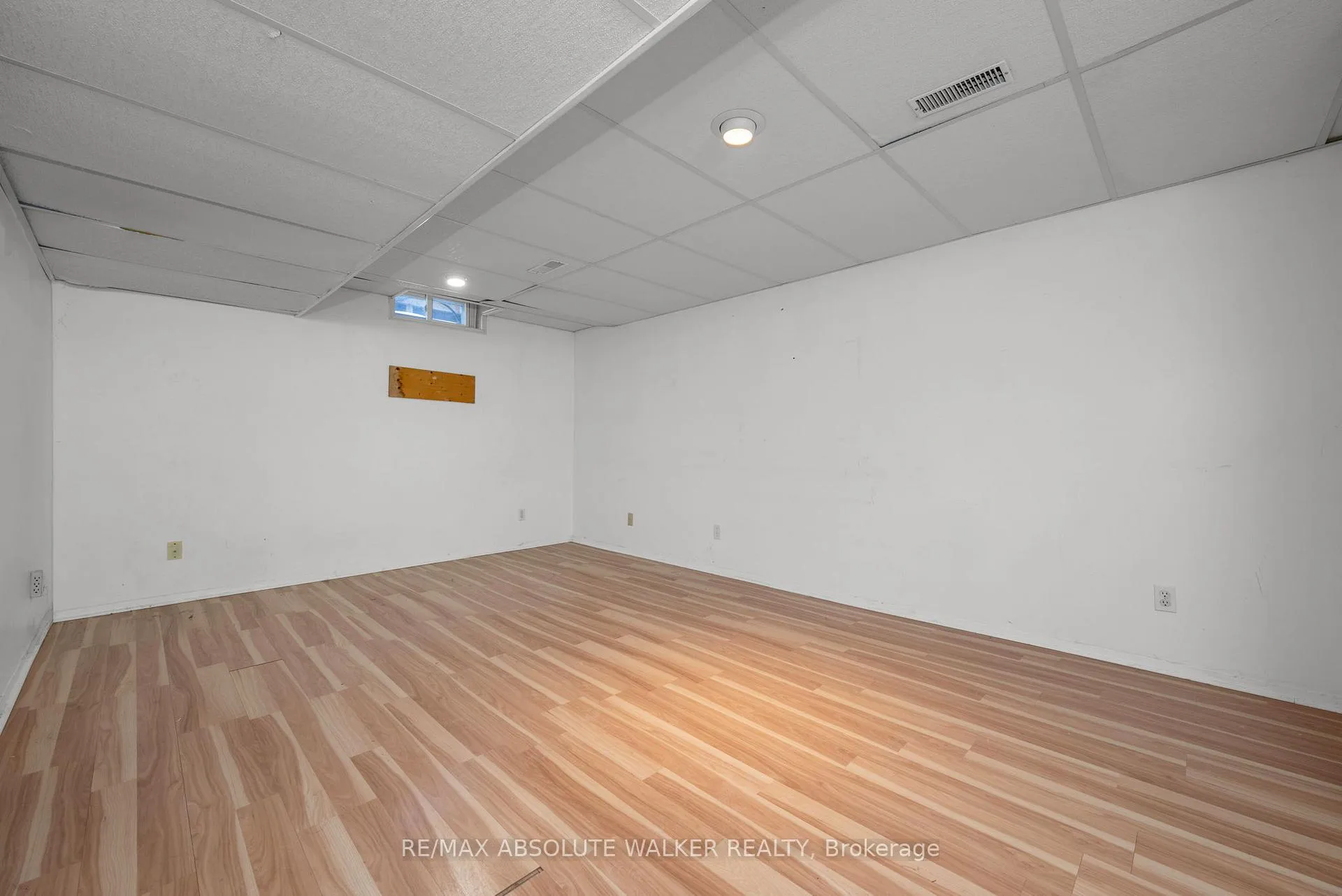 Photo 16 of 1033 Arrowhead Place, Ottawa, Convent Glen — HOMEH