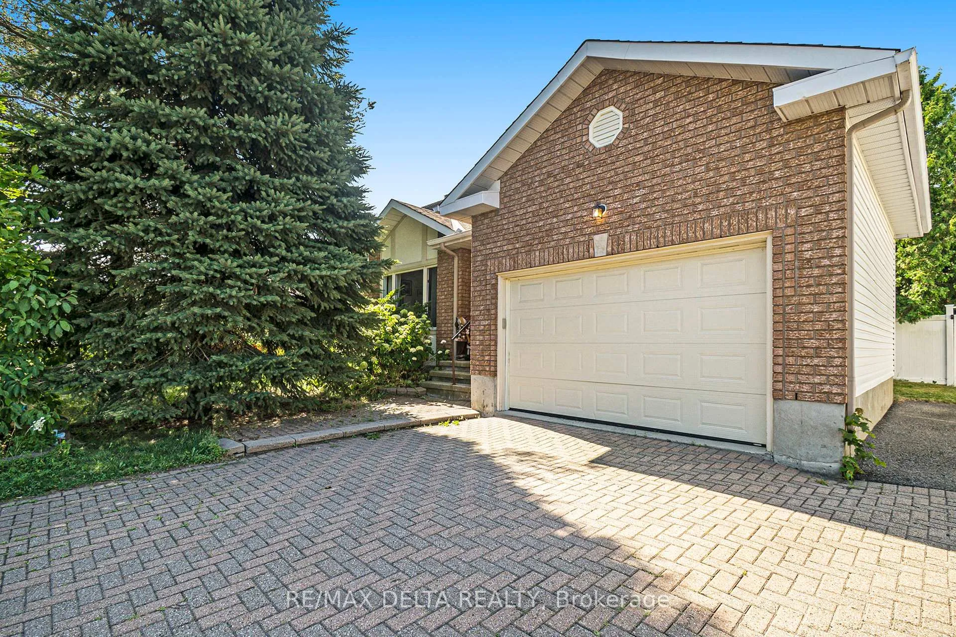 Photo 1 of 762 Adencliffe Drive, Ottawa, Fallingbrook/Ridgemount — HOMEH