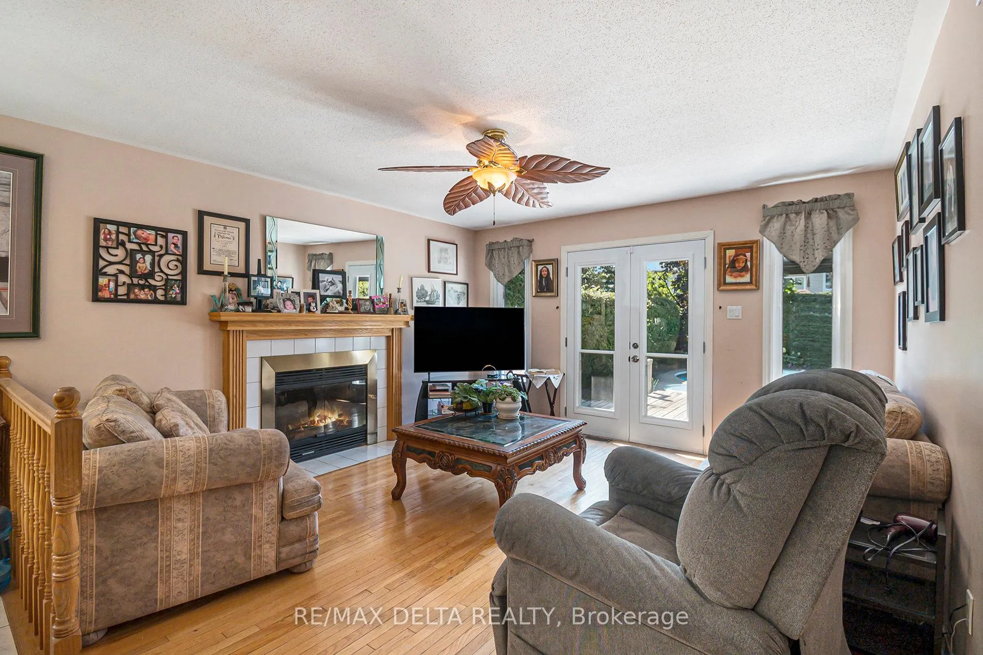 Photo 3 of 762 Adencliffe Drive, Ottawa, Fallingbrook/Ridgemount — HOMEH