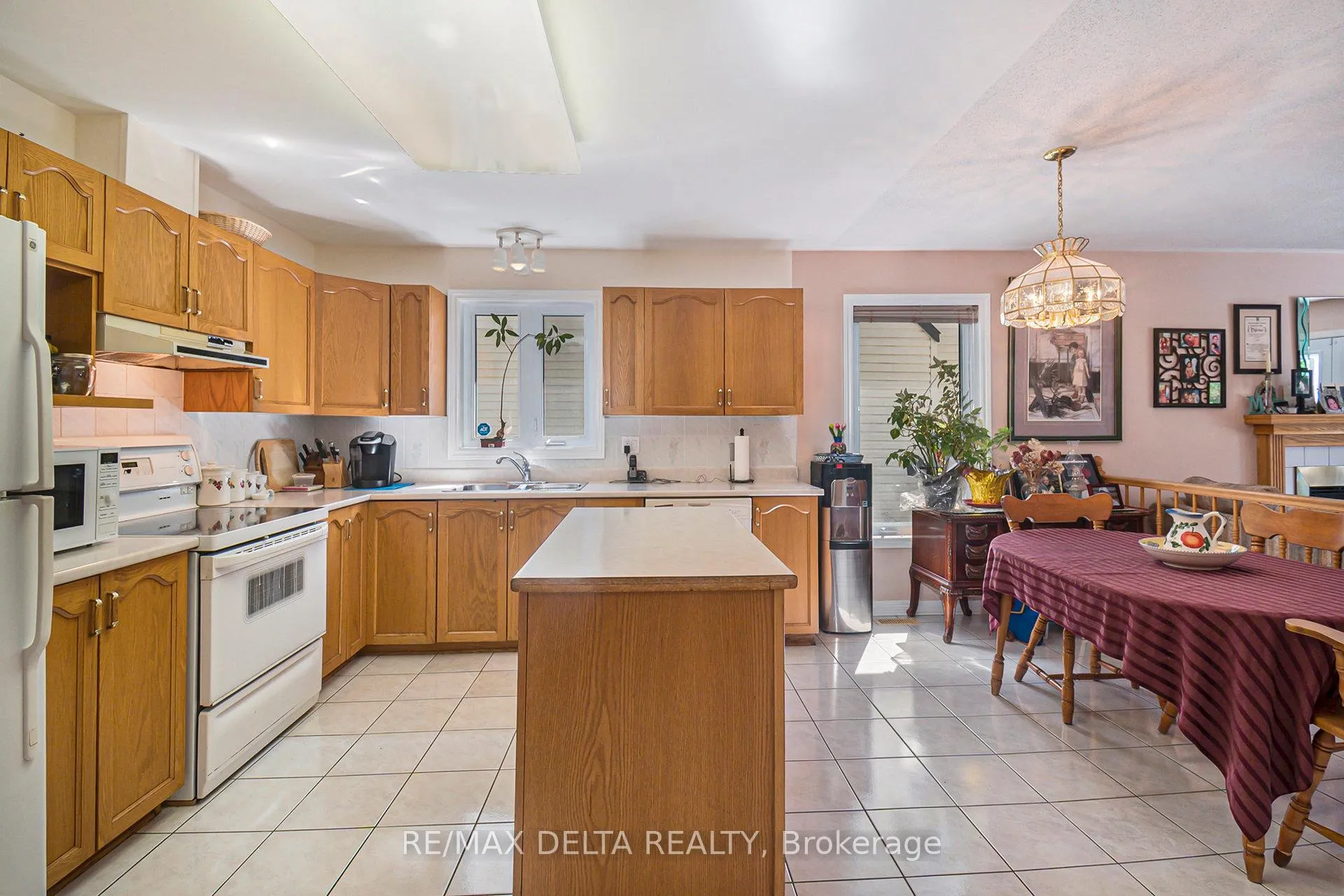 Photo 8 of 762 Adencliffe Drive, Ottawa, Fallingbrook/Ridgemount — HOMEH