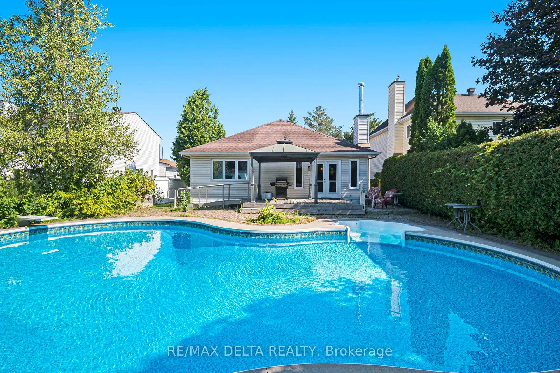 Photo 18 of 762 Adencliffe Drive, Ottawa, Fallingbrook/Ridgemount — HOMEH