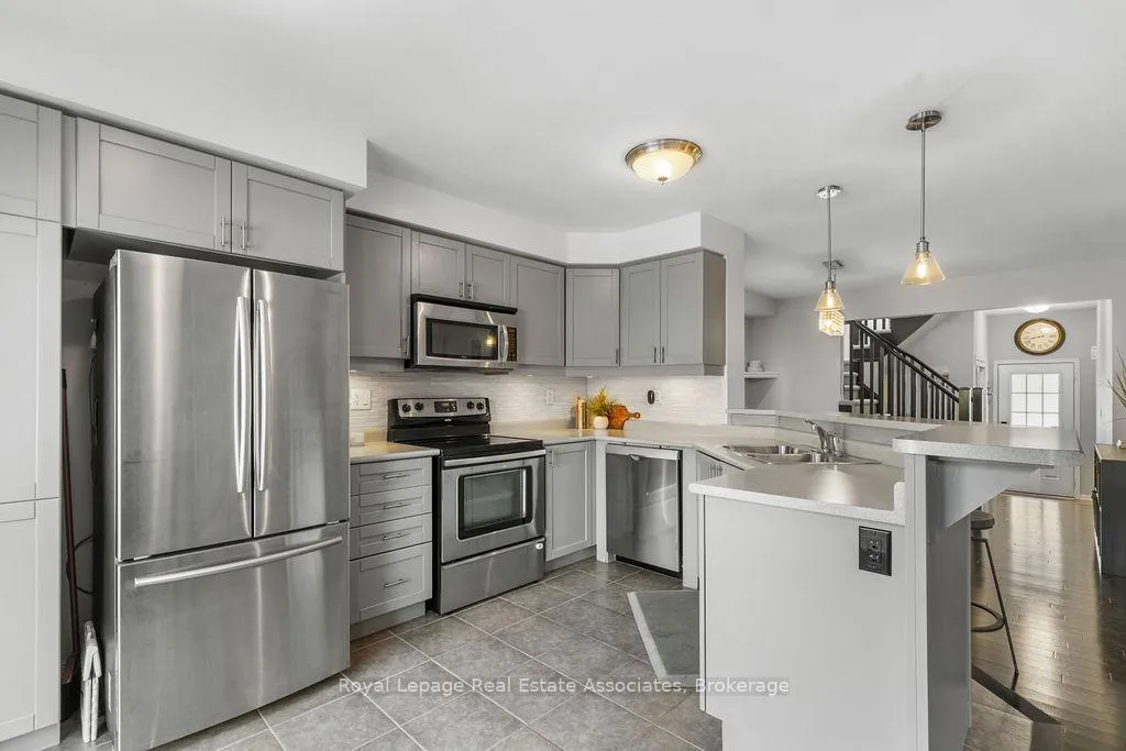 Photo 10 of 272 Woodley Crescent, Milton, Willmott — HOMEH