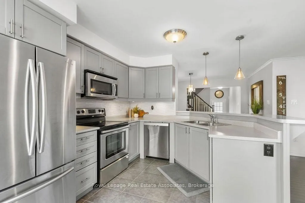 Photo 11 of 272 Woodley Crescent, Milton, Willmott — HOMEH