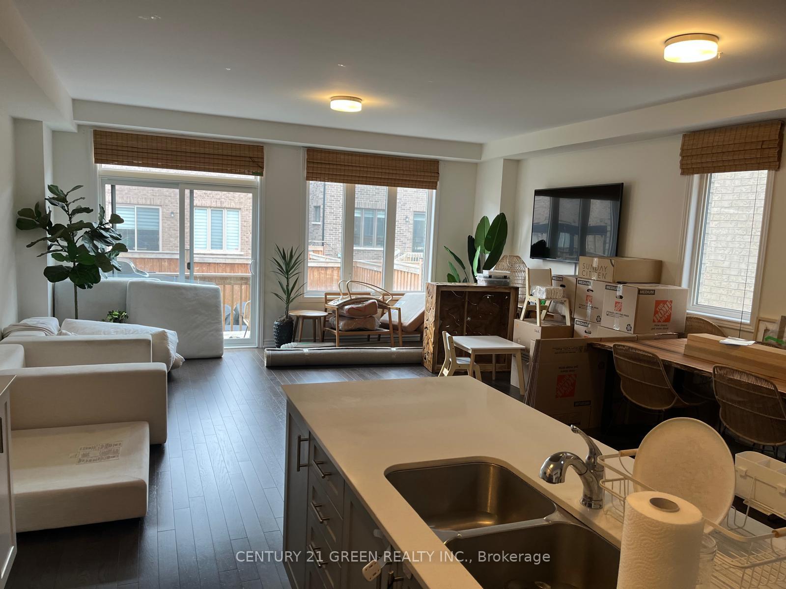 Photo 6 of 494 Parent Place E, Milton, Ford — HOMEH