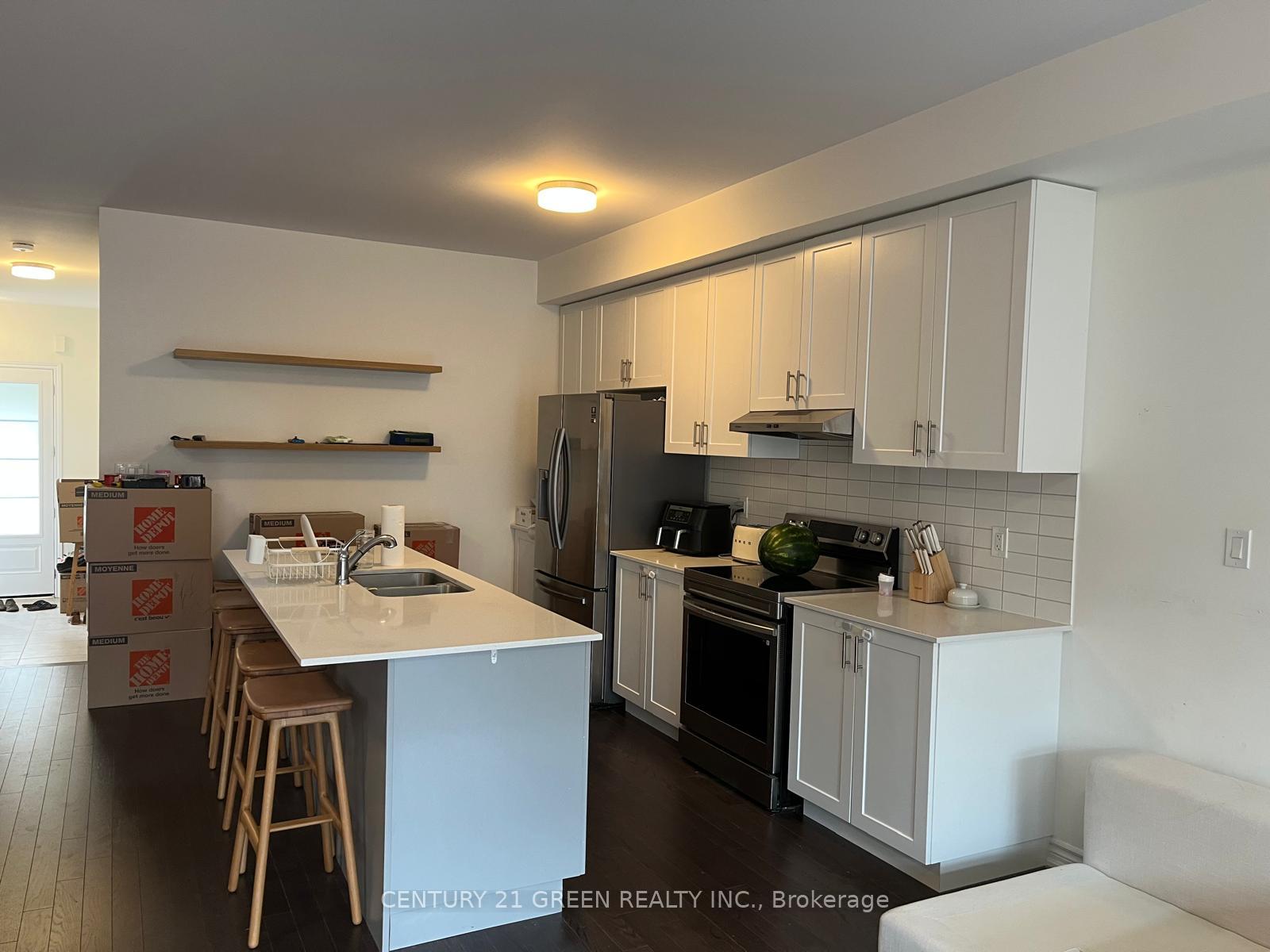 Photo 4 of 494 Parent Place E, Milton, Ford — HOMEH