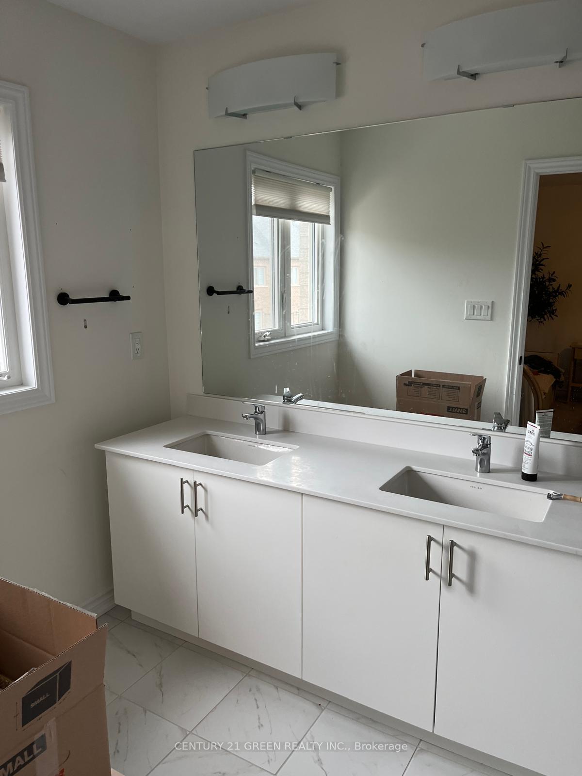 Photo 15 of 494 Parent Place E, Milton, Ford — HOMEH