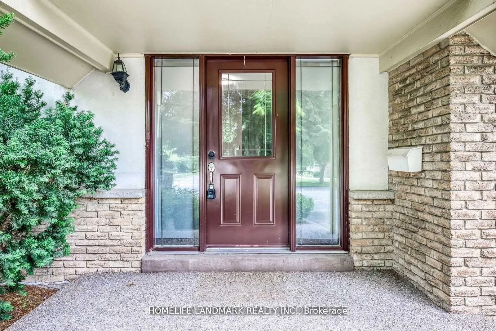 Photo 3 of 2149 Constance Drive, Oakville, Ford — HOMEH