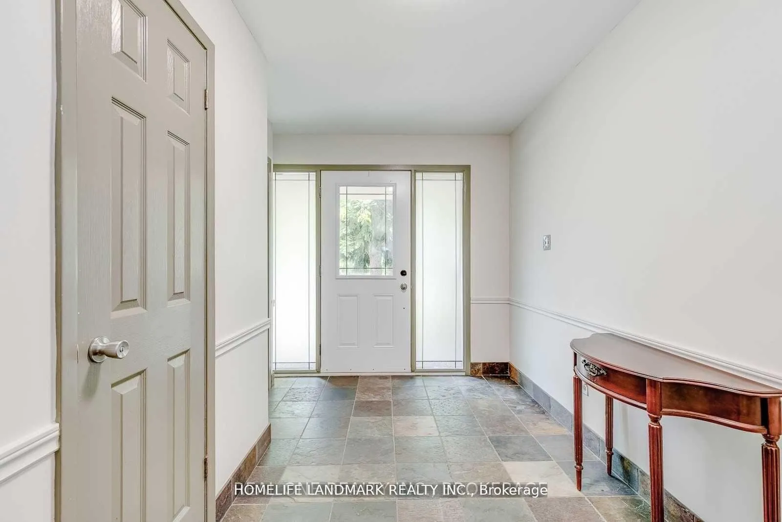 Photo 4 of 2149 Constance Drive, Oakville, Ford — HOMEH