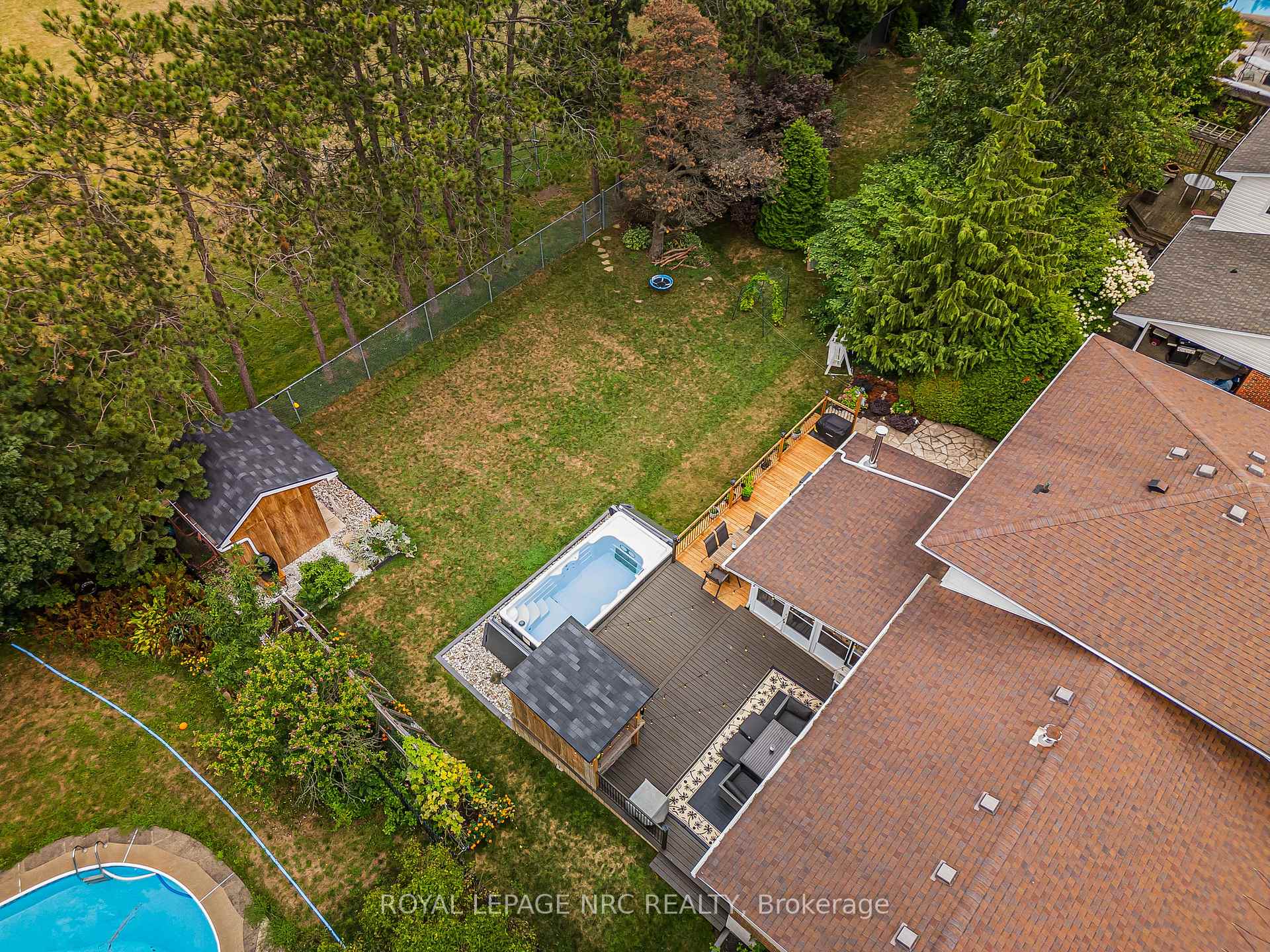 Photo 3 of 17 Damude Drive, Pelham, Fonthill — HOMEH