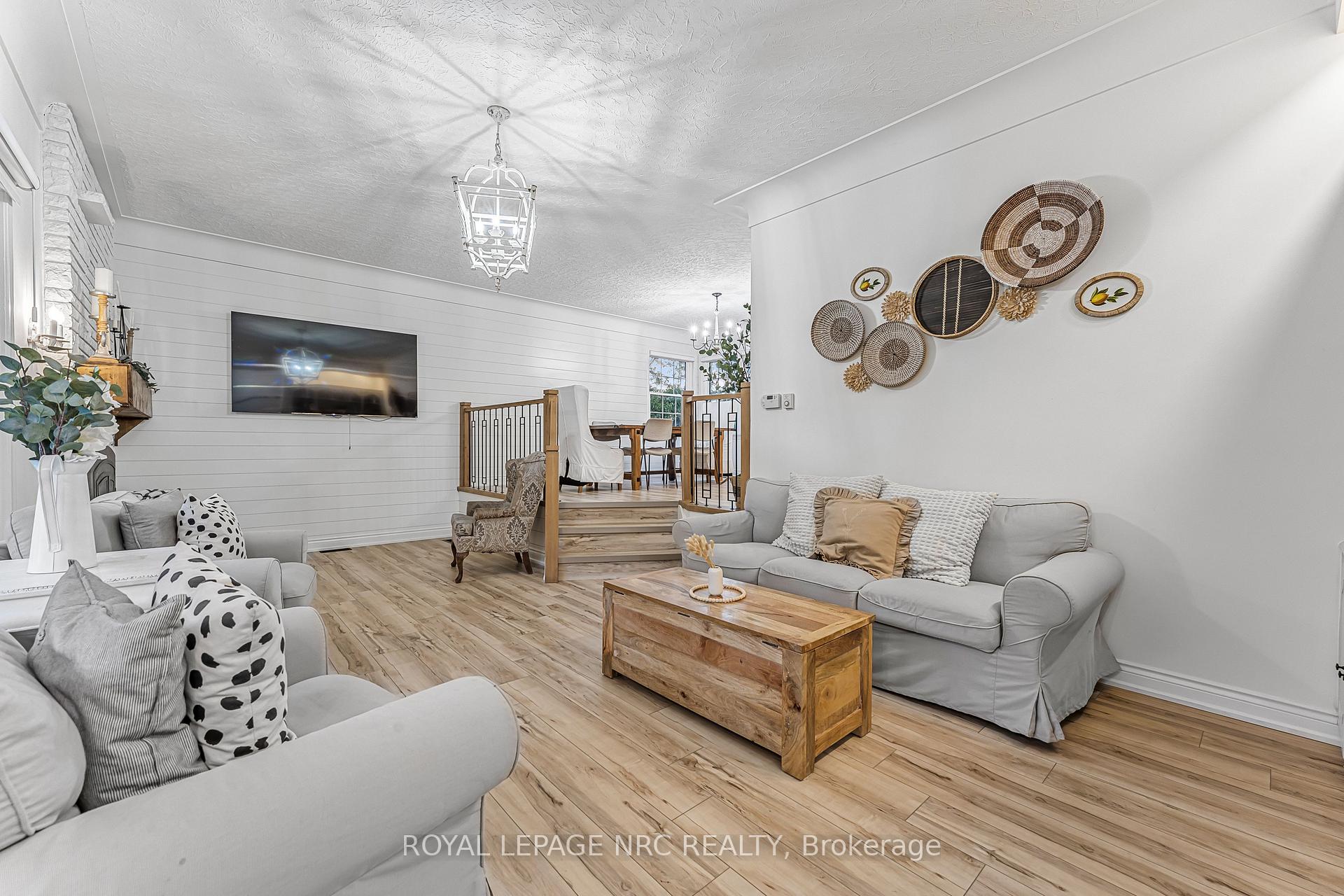 Photo 5 of 17 Damude Drive, Pelham, Fonthill — HOMEH