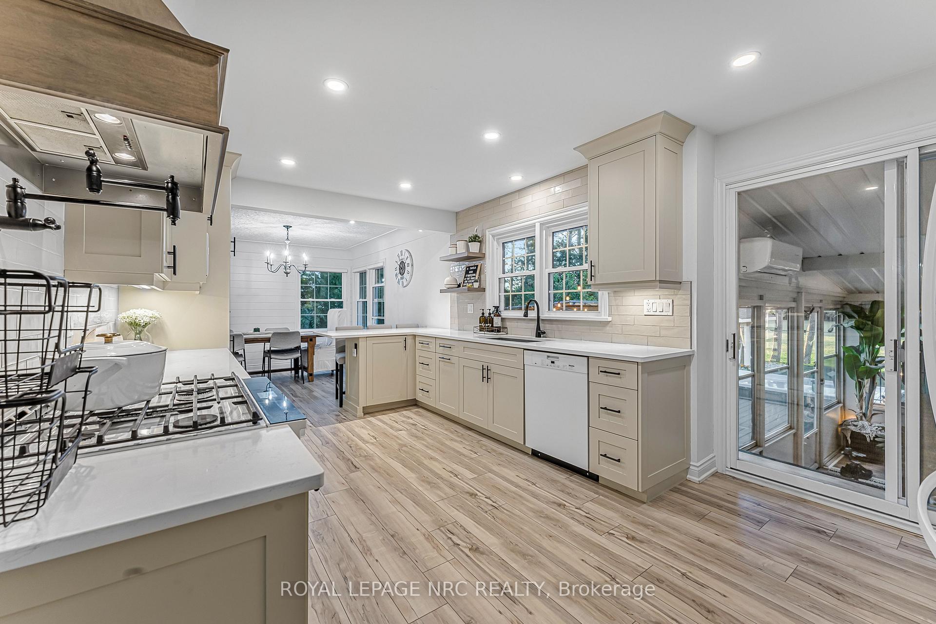 Photo 11 of 17 Damude Drive, Pelham, Fonthill — HOMEH