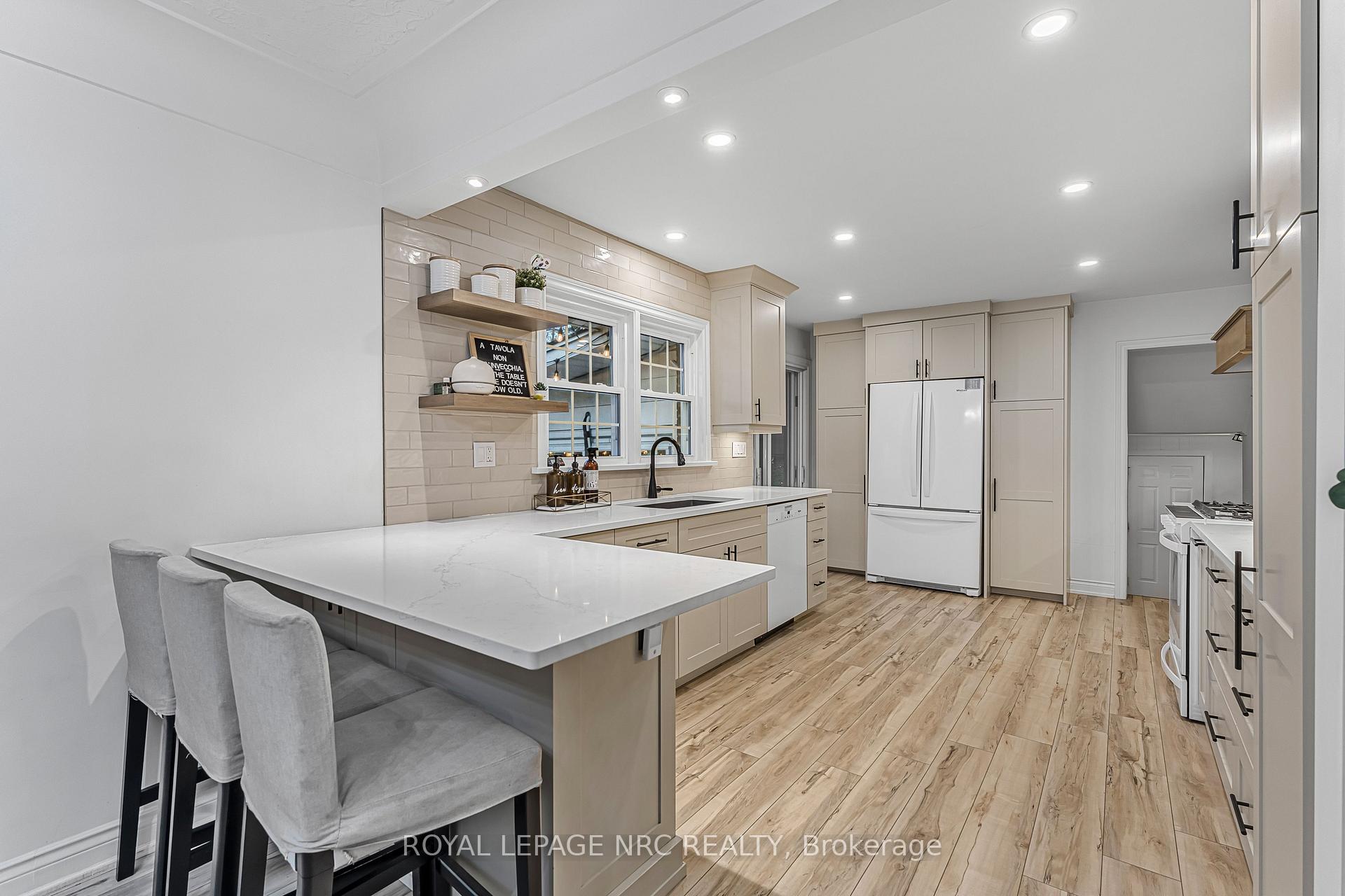 Photo 13 of 17 Damude Drive, Pelham, Fonthill — HOMEH